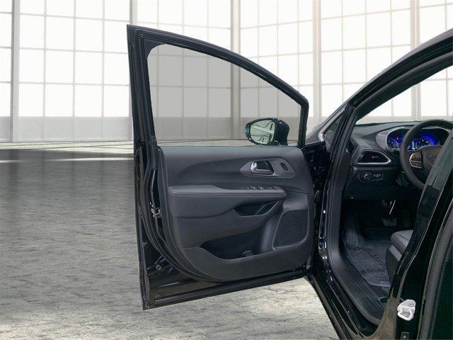 new 2025 Chrysler Pacifica car, priced at $38,724