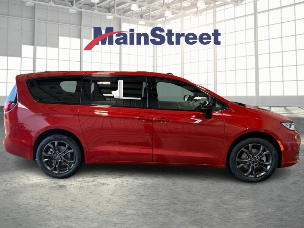 new 2026 Chrysler Pacifica car, priced at $45,163