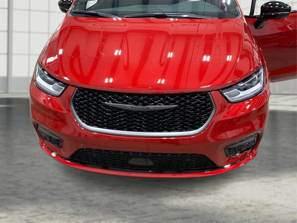 new 2026 Chrysler Pacifica car, priced at $45,163