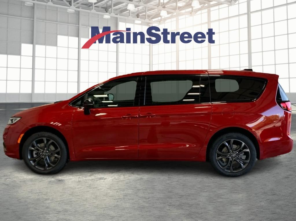 new 2026 Chrysler Pacifica car, priced at $45,163