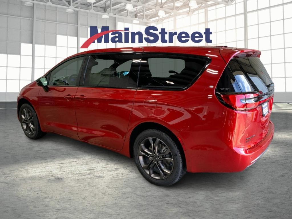 new 2026 Chrysler Pacifica car, priced at $45,163