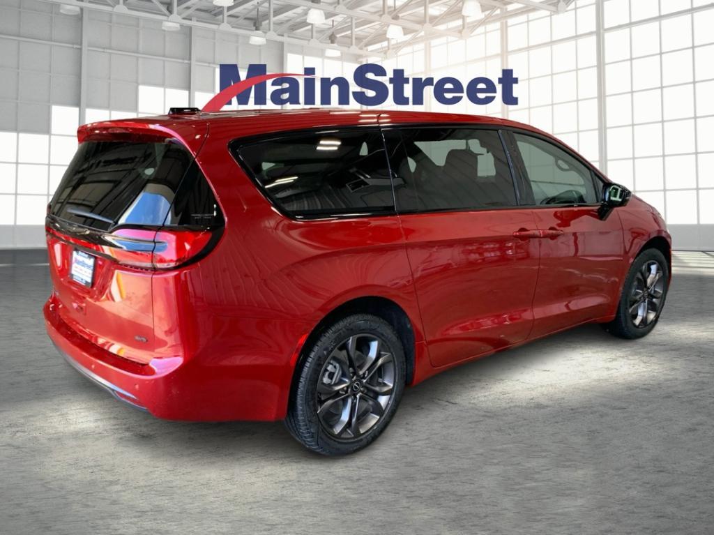 new 2026 Chrysler Pacifica car, priced at $45,163