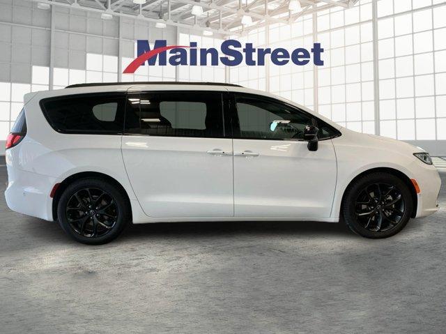 new 2025 Chrysler Pacifica car, priced at $45,566