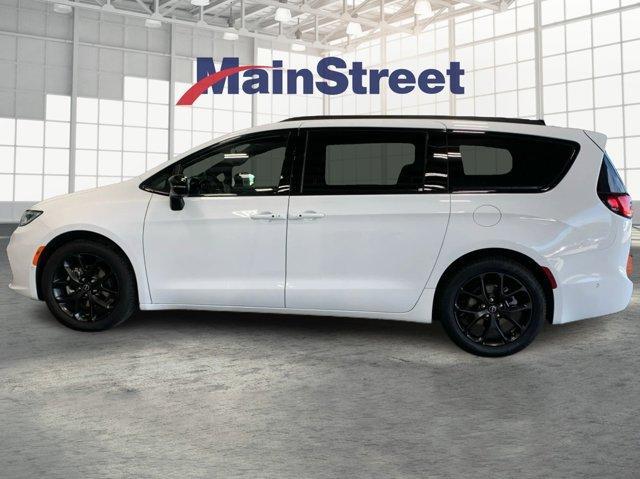 new 2025 Chrysler Pacifica car, priced at $45,566