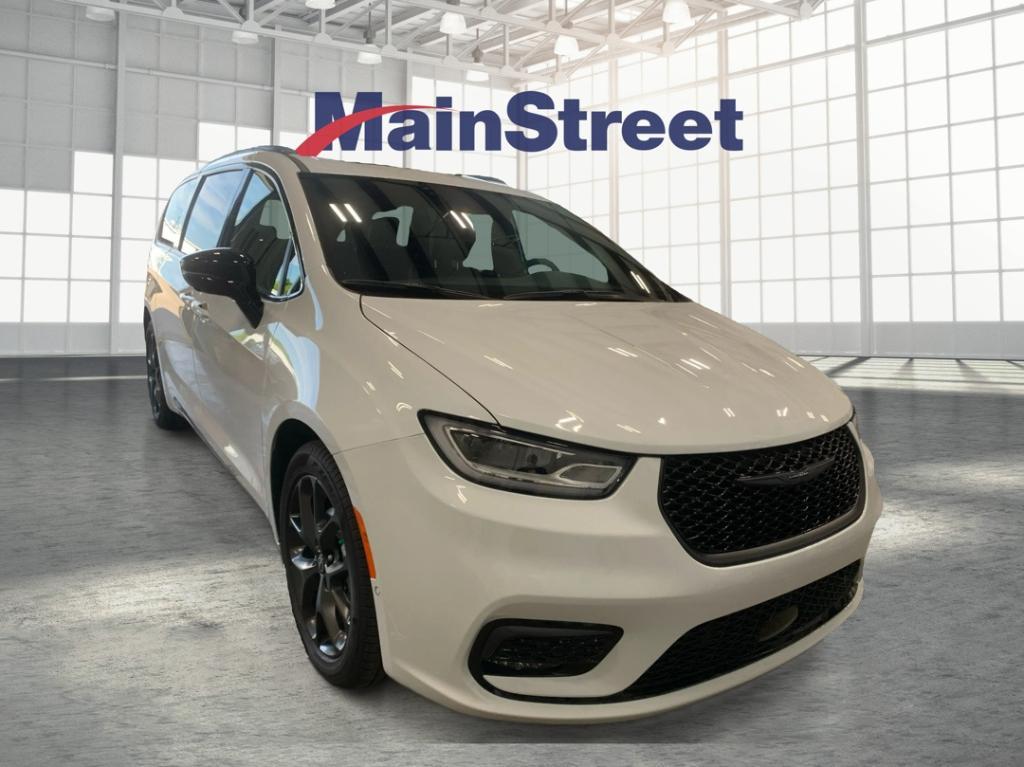 new 2025 Chrysler Pacifica car, priced at $45,566