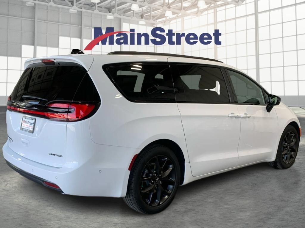 new 2025 Chrysler Pacifica car, priced at $45,566
