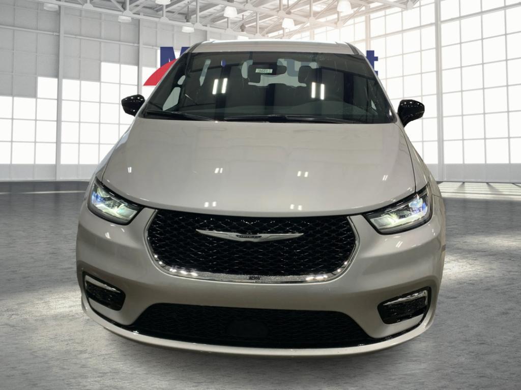 new 2026 Chrysler Pacifica car, priced at $43,538