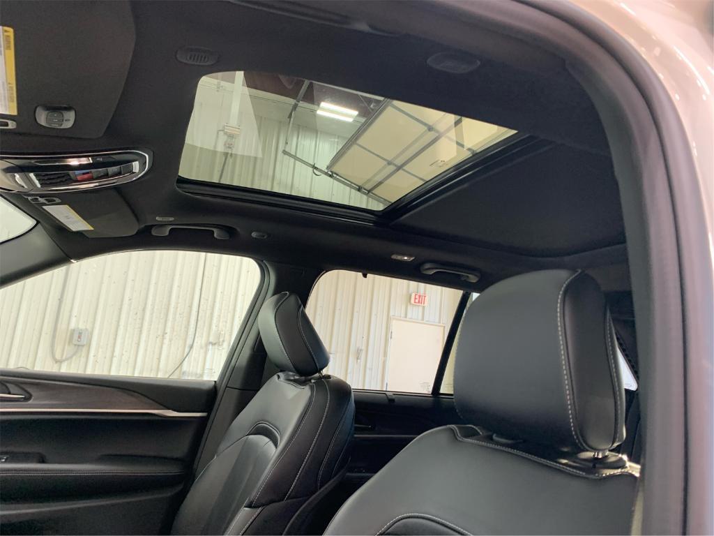 new 2025 Jeep Grand Cherokee car, priced at $46,926