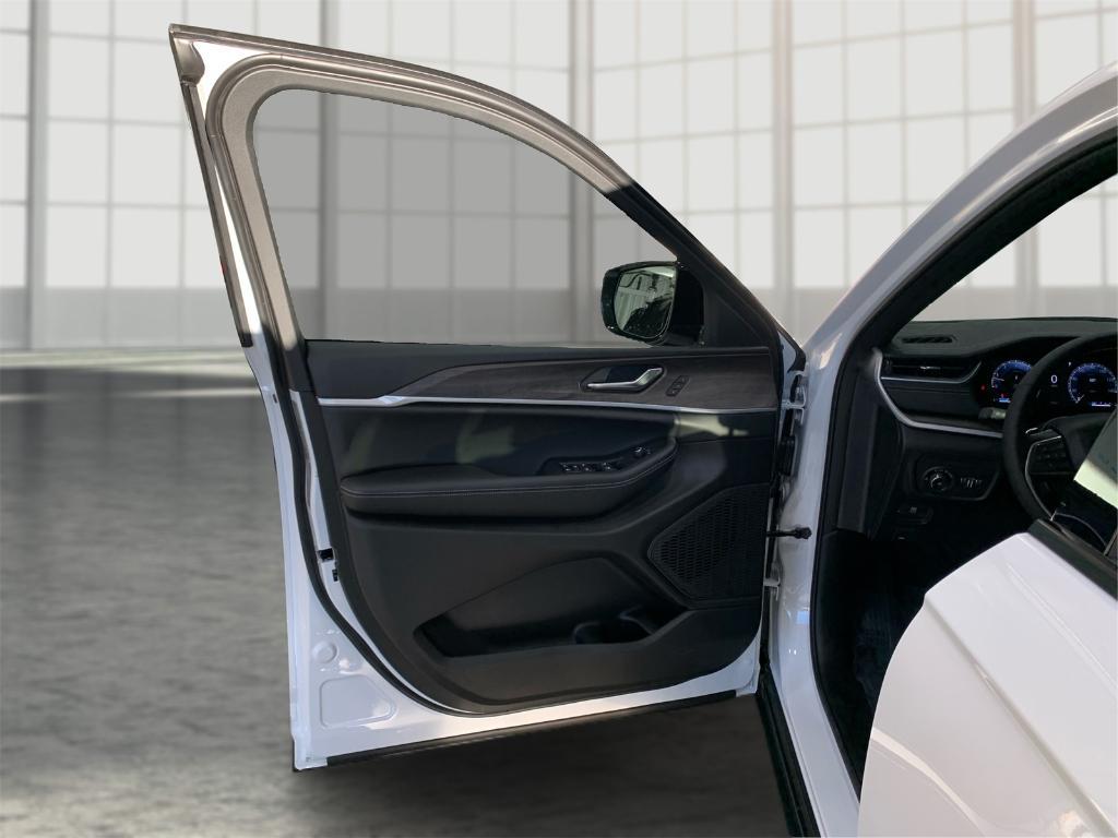 new 2025 Jeep Grand Cherokee car, priced at $46,926