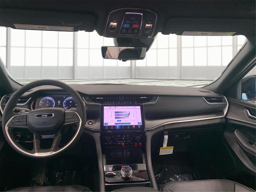 new 2025 Jeep Grand Cherokee car, priced at $43,837