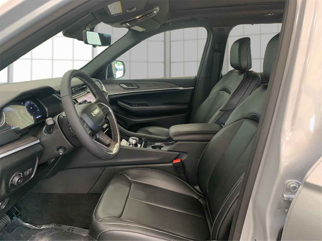 new 2025 Jeep Grand Cherokee car, priced at $43,837