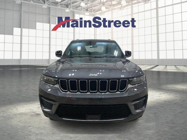 new 2025 Jeep Grand Cherokee car, priced at $33,075