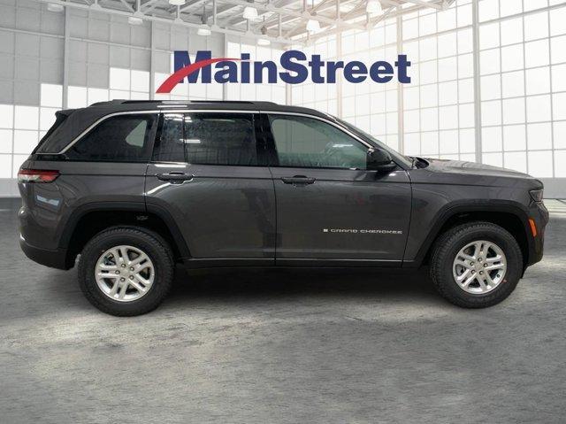 new 2025 Jeep Grand Cherokee car, priced at $33,075