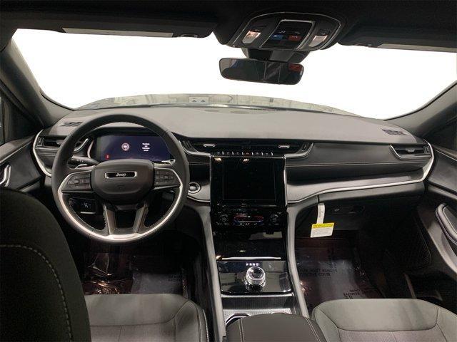 new 2025 Jeep Grand Cherokee car, priced at $33,075