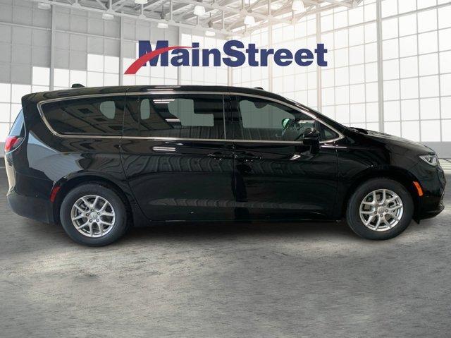 new 2025 Chrysler Pacifica car, priced at $38,430