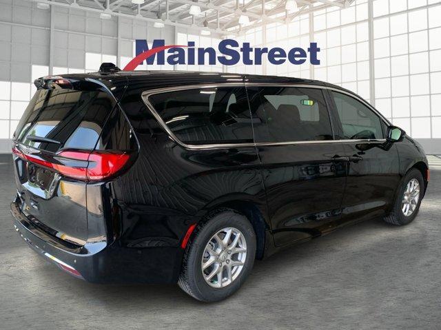 new 2025 Chrysler Pacifica car, priced at $38,430