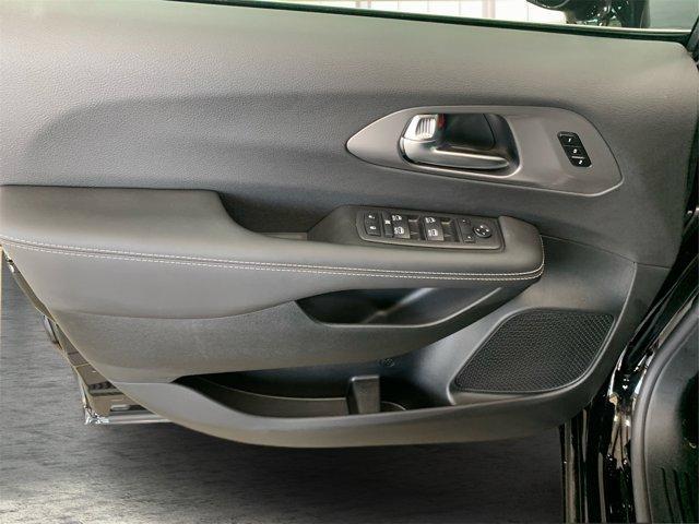 new 2025 Chrysler Pacifica car, priced at $38,430