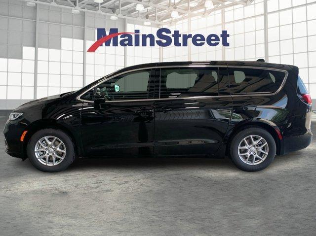 new 2025 Chrysler Pacifica car, priced at $38,430