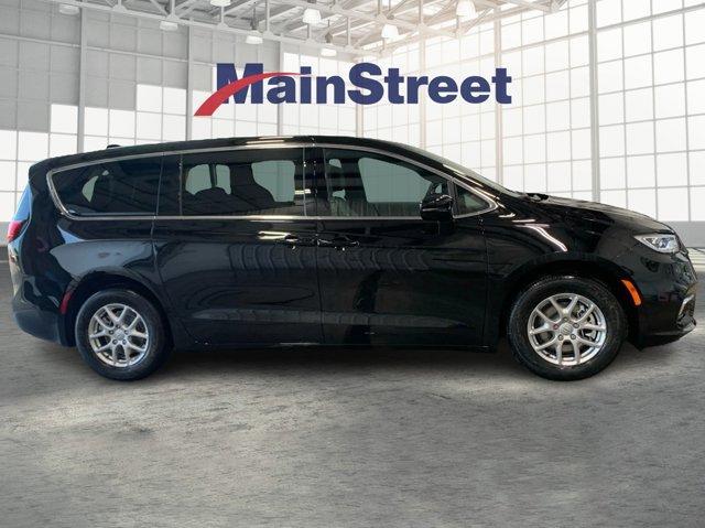 new 2026 Chrysler Pacifica car, priced at $40,192