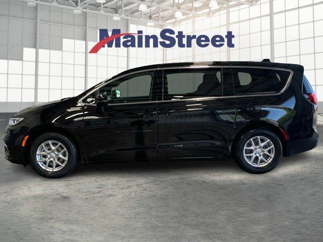 new 2026 Chrysler Pacifica car, priced at $40,192