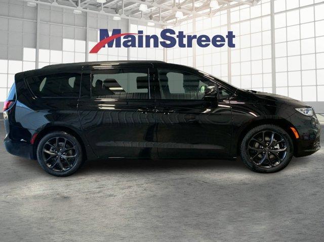 new 2026 Chrysler Pacifica car, priced at $48,457