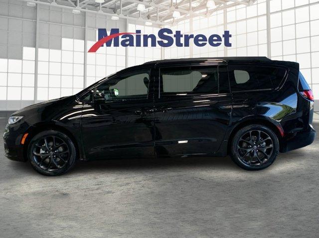 new 2026 Chrysler Pacifica car, priced at $48,457