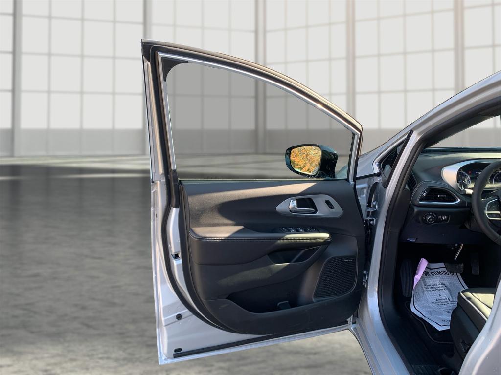 new 2026 Chrysler Pacifica car, priced at $52,651