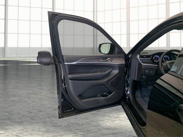 new 2025 Jeep Grand Cherokee car, priced at $47,837