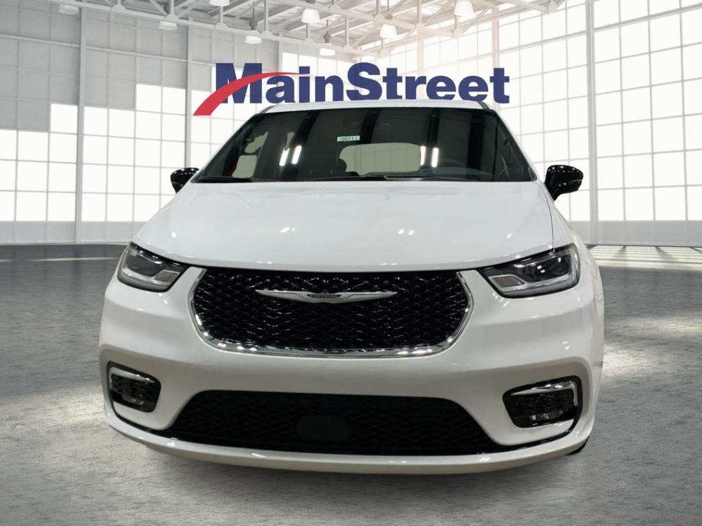 new 2025 Chrysler Pacifica car, priced at $38,342