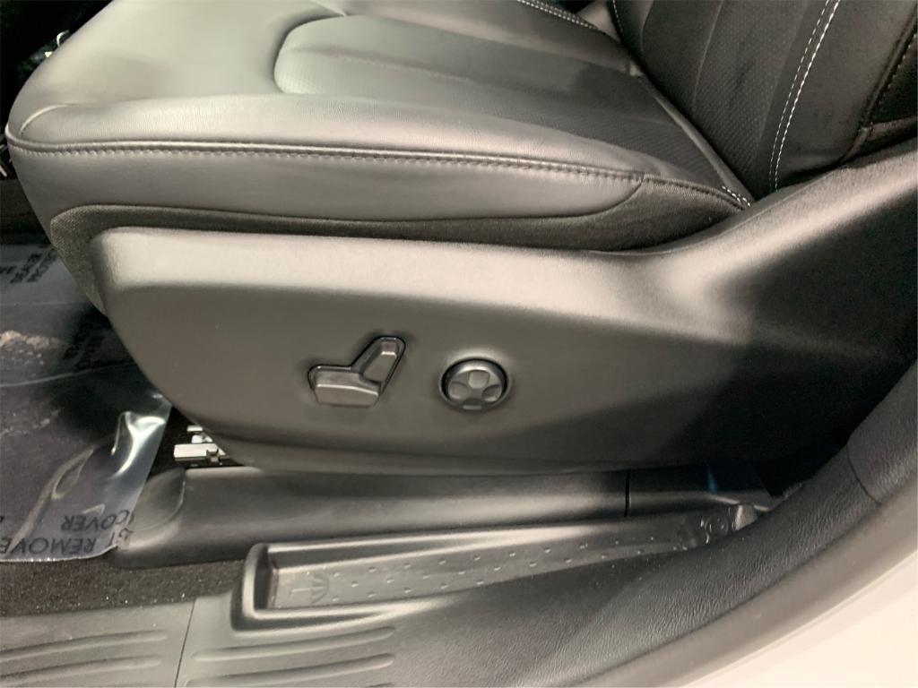 new 2025 Chrysler Pacifica car, priced at $38,342