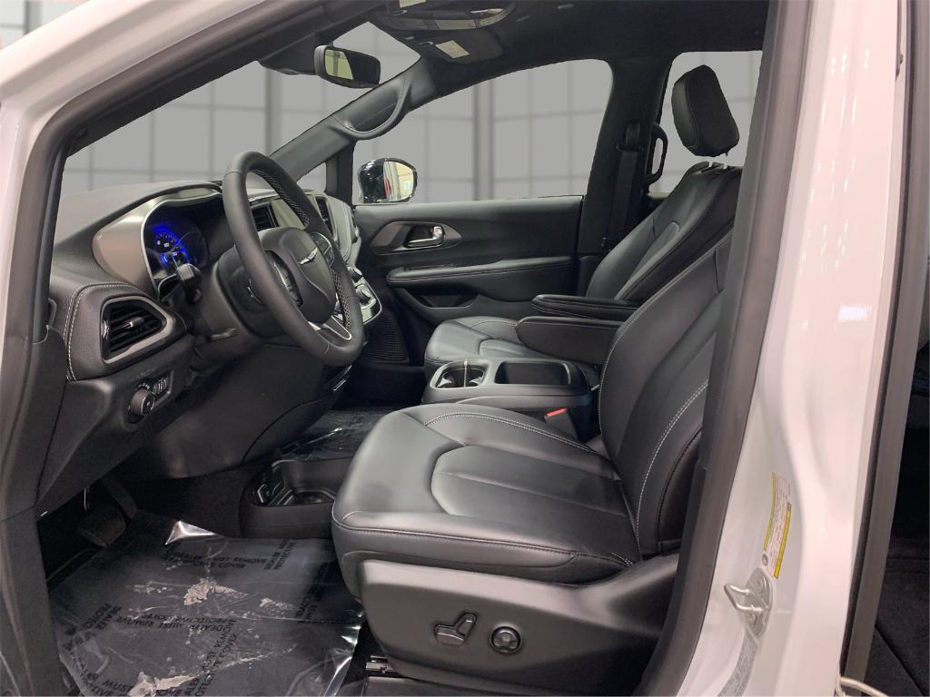 new 2025 Chrysler Pacifica car, priced at $38,342