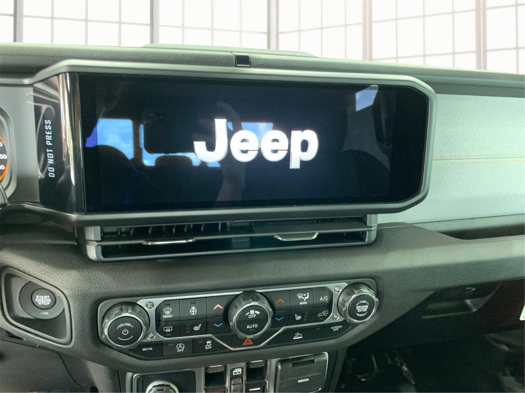 new 2025 Jeep Gladiator car, priced at $43,312