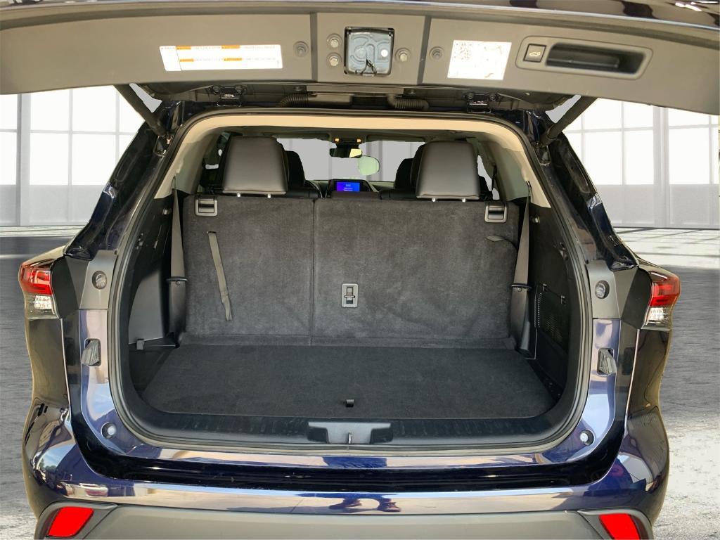 used 2024 Toyota Highlander car, priced at $38,272
