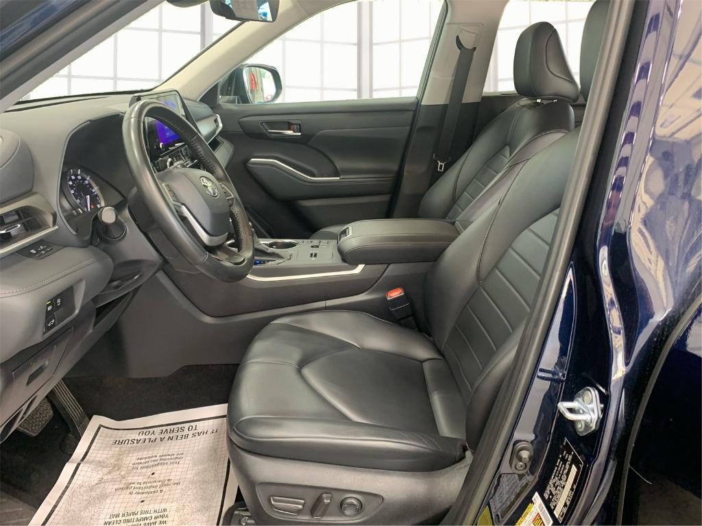 used 2024 Toyota Highlander car, priced at $38,272