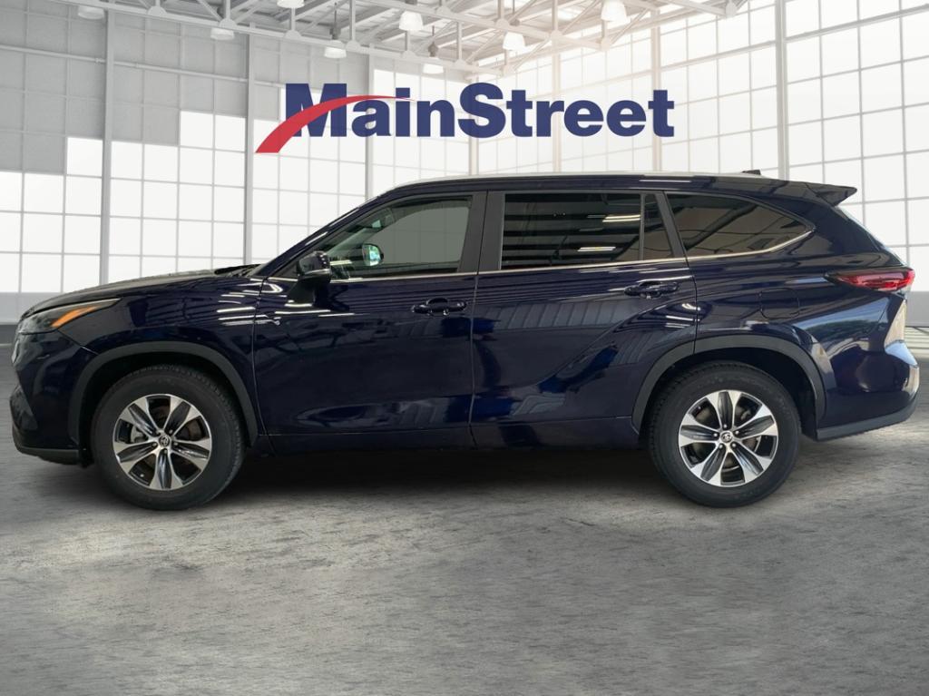 used 2024 Toyota Highlander car, priced at $38,272