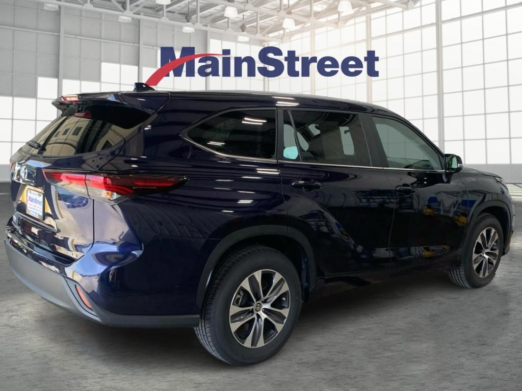 used 2024 Toyota Highlander car, priced at $38,272