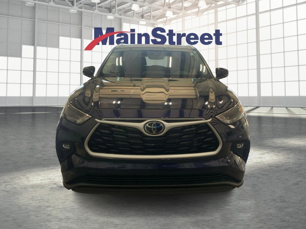 used 2024 Toyota Highlander car, priced at $38,272