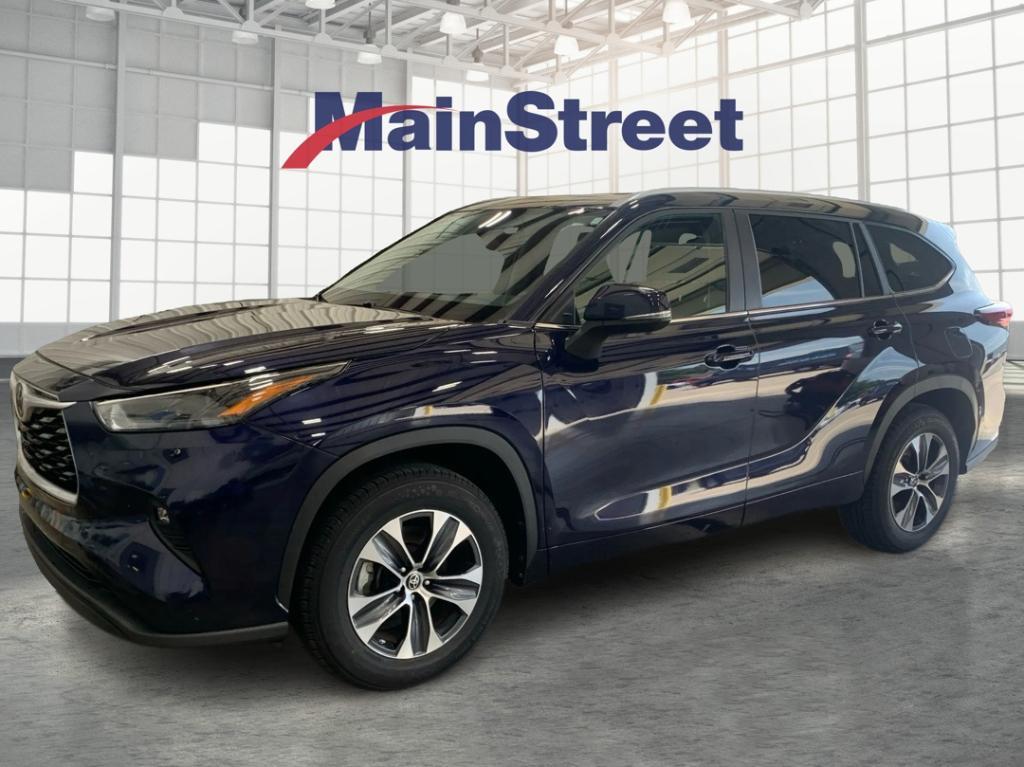 used 2024 Toyota Highlander car, priced at $38,272