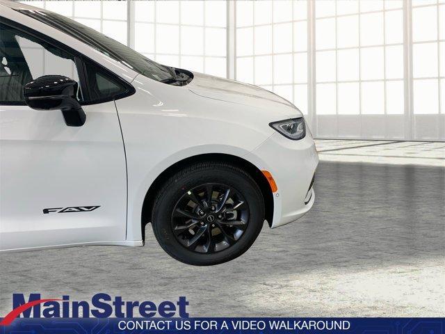 used 2025 Chrysler Pacifica car, priced at $39,698