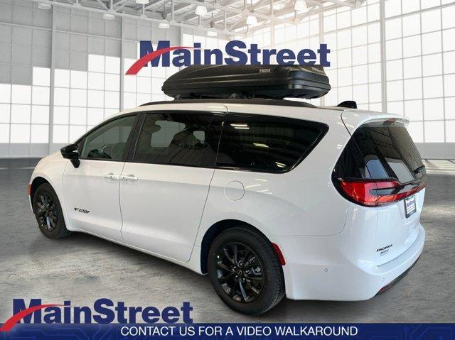 used 2025 Chrysler Pacifica car, priced at $39,698