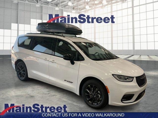 used 2025 Chrysler Pacifica car, priced at $39,698