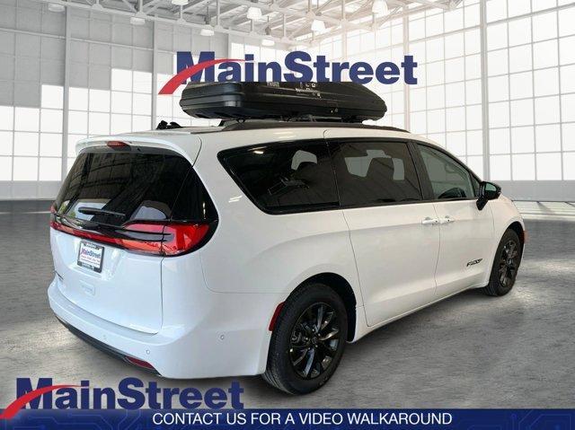 used 2025 Chrysler Pacifica car, priced at $39,698