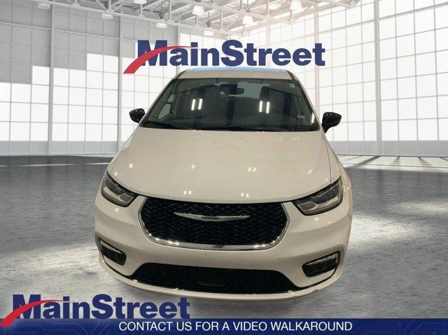 used 2024 Chrysler Pacifica car, priced at $29,393