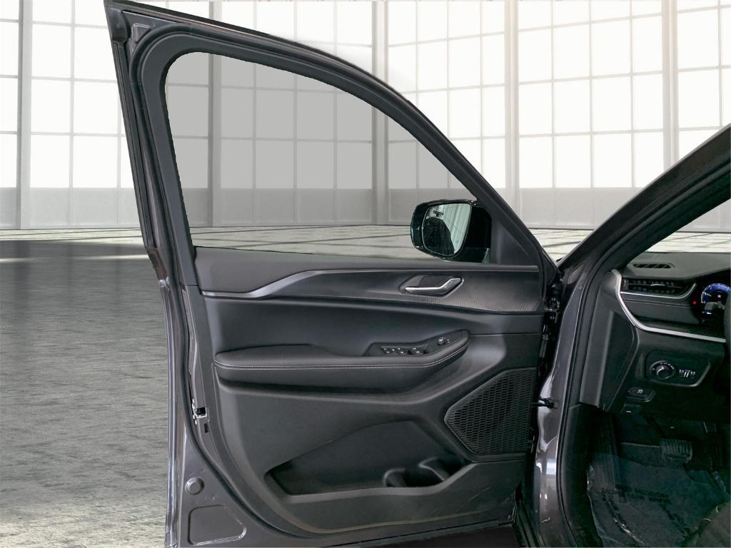 used 2025 Jeep Grand Cherokee L car, priced at $45,319