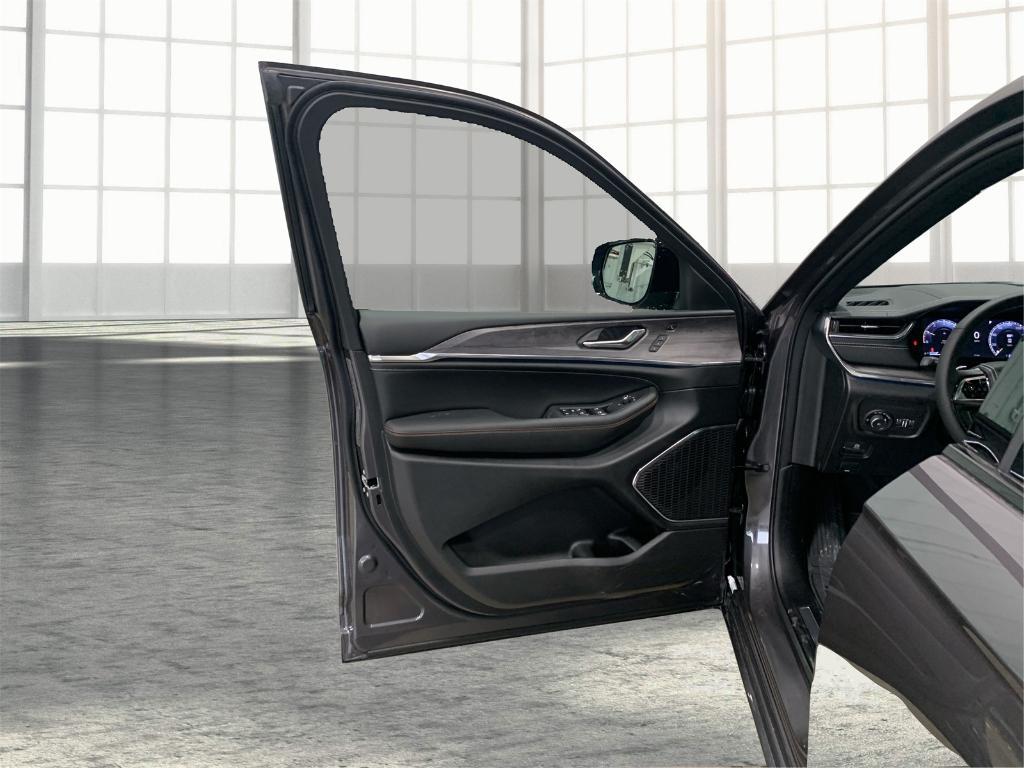 used 2025 Jeep Grand Cherokee L car, priced at $55,006