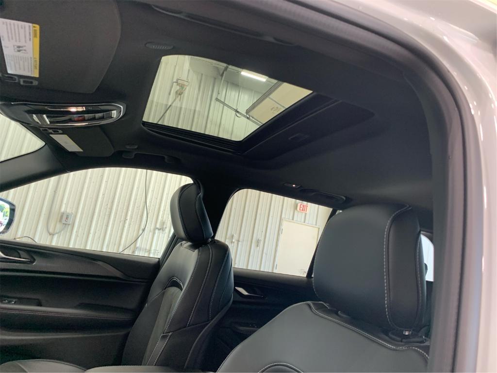 new 2025 Jeep Grand Cherokee car, priced at $40,398