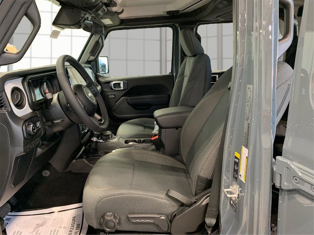 new 2025 Jeep Gladiator car, priced at $44,812