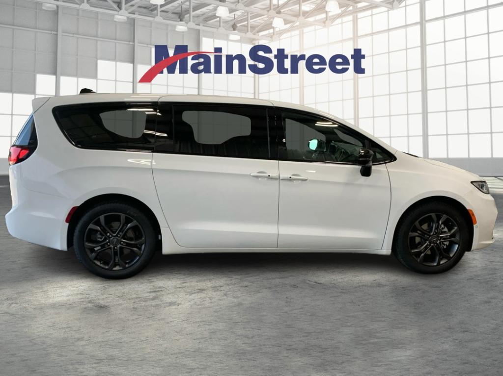new 2026 Chrysler Pacifica car, priced at $40,773