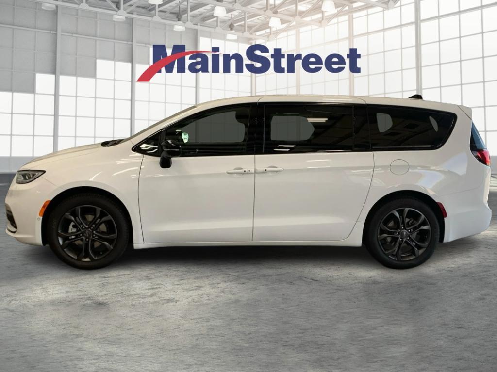 new 2026 Chrysler Pacifica car, priced at $40,773