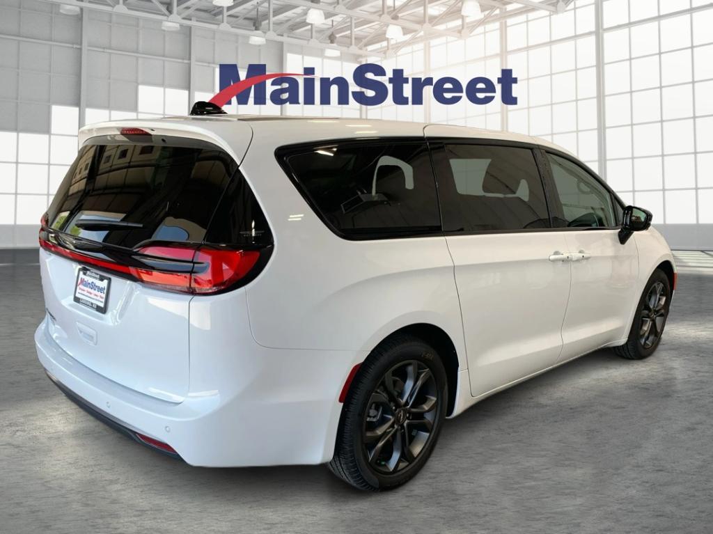 new 2026 Chrysler Pacifica car, priced at $40,773